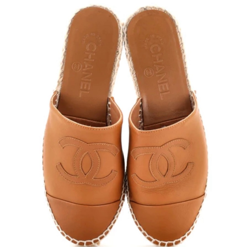 Beautiful  Authentic Chanel leather shoes. In great used condition!